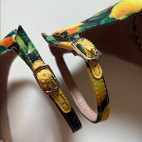 Lemon Print Women's Block Heel Sandals - Picture 3 of 4